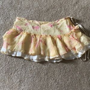 Abercrombie Yellow Flower Printed Tiered Mini Skirt. Size Small. Early 2000s.